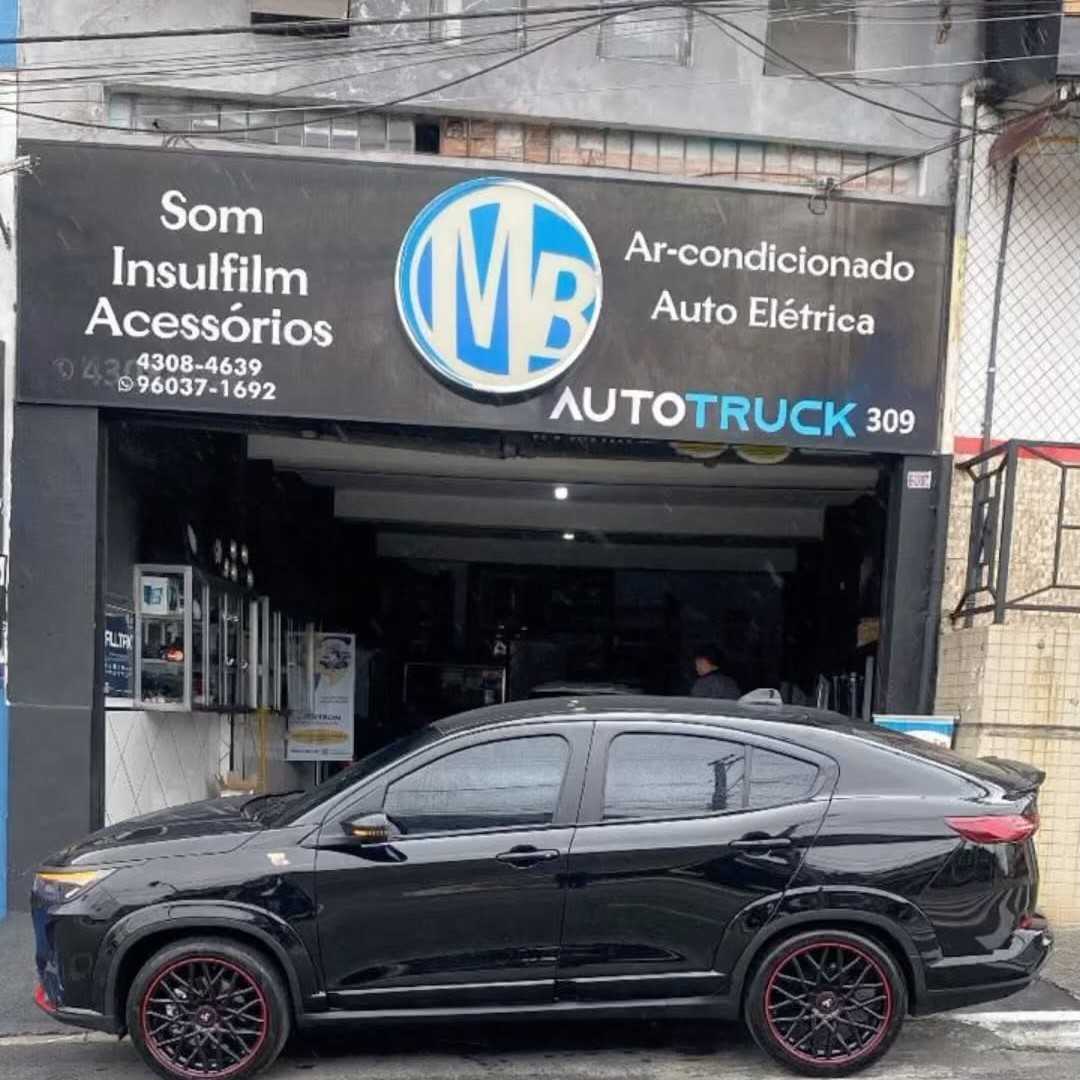 Fachada da MB AutoTruck na Av. Fagundes de Oliveira em Diadema